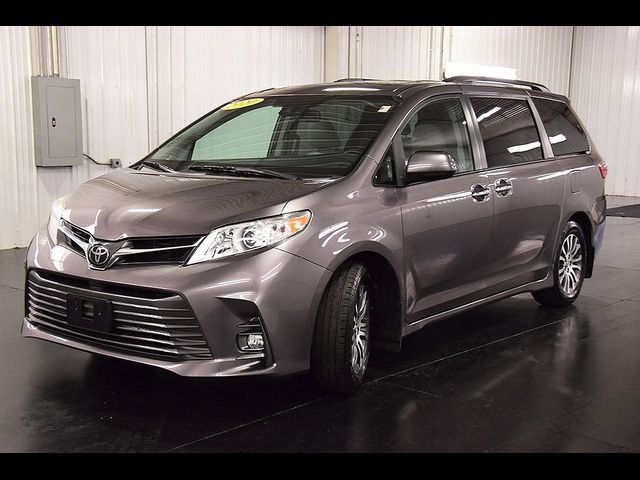 2020 Toyota Sienna XLE Auto Access Seat