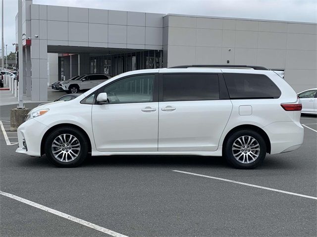 2020 Toyota Sienna XLE
