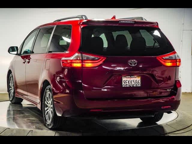 2020 Toyota Sienna XLE