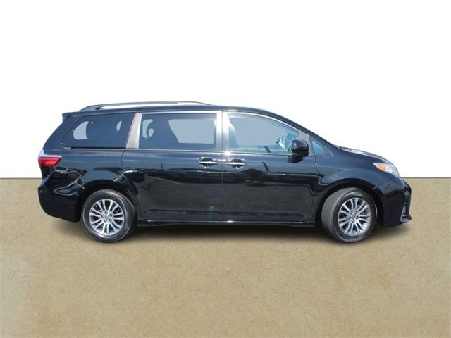 2020 Toyota Sienna XLE