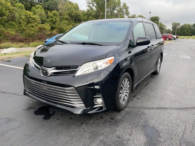 2020 Toyota Sienna XLE