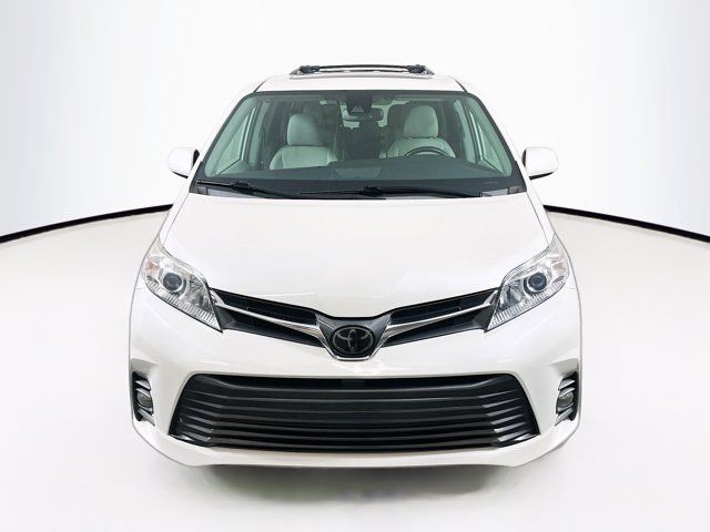 2020 Toyota Sienna XLE