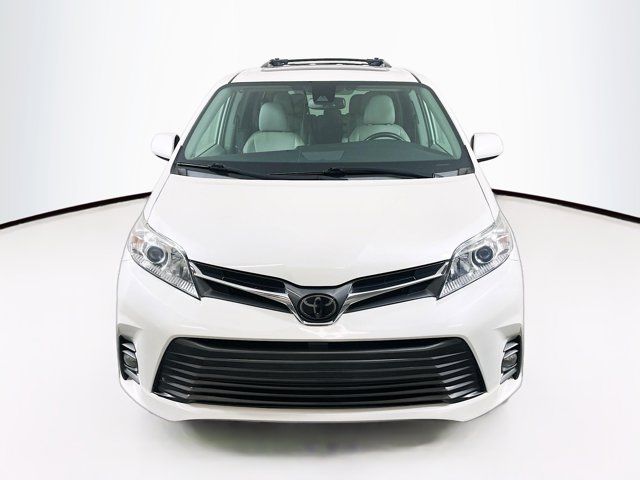 2020 Toyota Sienna XLE