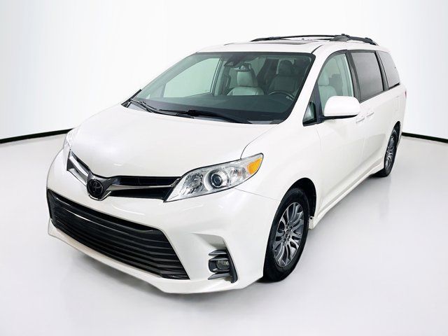 2020 Toyota Sienna XLE