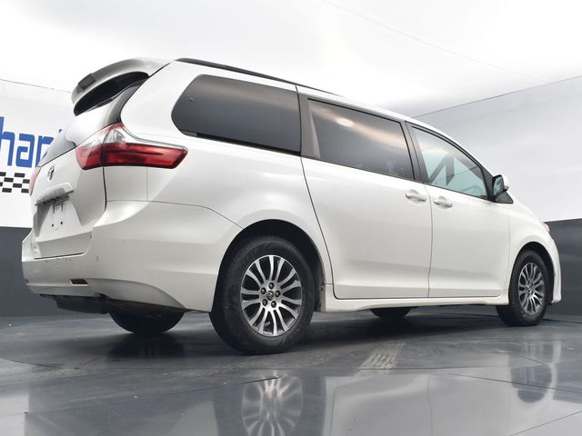 2020 Toyota Sienna XLE