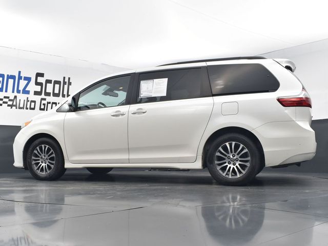 2020 Toyota Sienna XLE