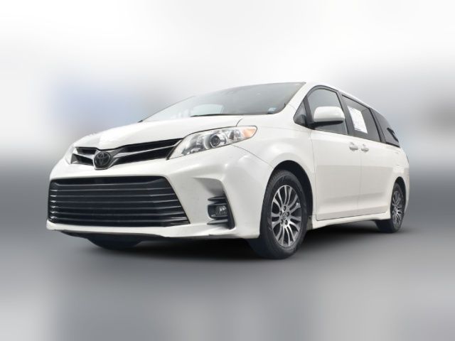 2020 Toyota Sienna XLE