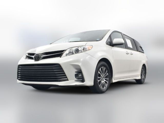 2020 Toyota Sienna XLE