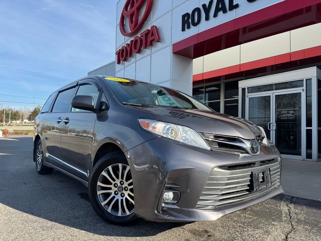 2020 Toyota Sienna XLE Auto Access Seat