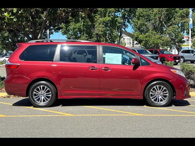 2020 Toyota Sienna XLE