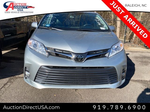 2020 Toyota Sienna XLE Auto Access Seat