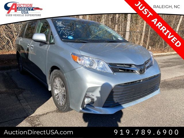 2020 Toyota Sienna XLE Auto Access Seat