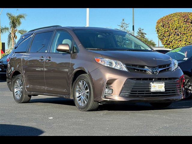 2020 Toyota Sienna XLE