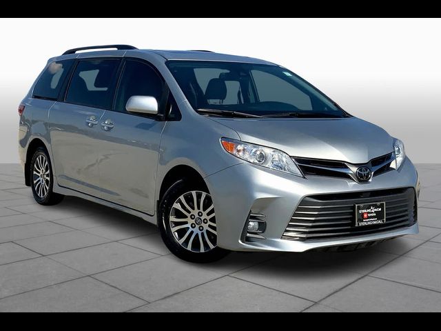 2020 Toyota Sienna XLE