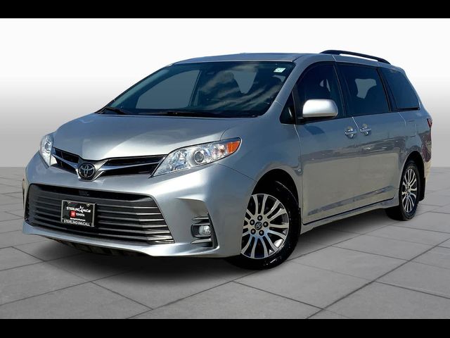 2020 Toyota Sienna XLE