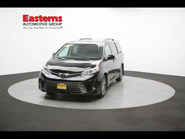 2020 Toyota Sienna XLE Auto Access Seat