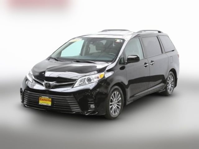 2020 Toyota Sienna XLE Auto Access Seat