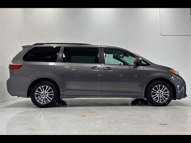 2020 Toyota Sienna XLE