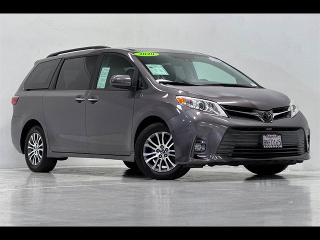 2020 Toyota Sienna XLE