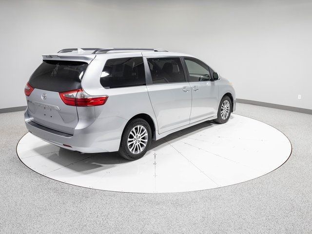 2020 Toyota Sienna XLE Auto Access Seat