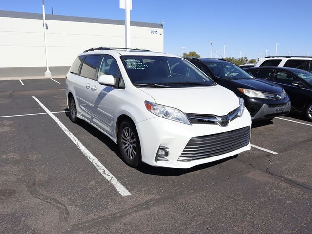 2020 Toyota Sienna XLE