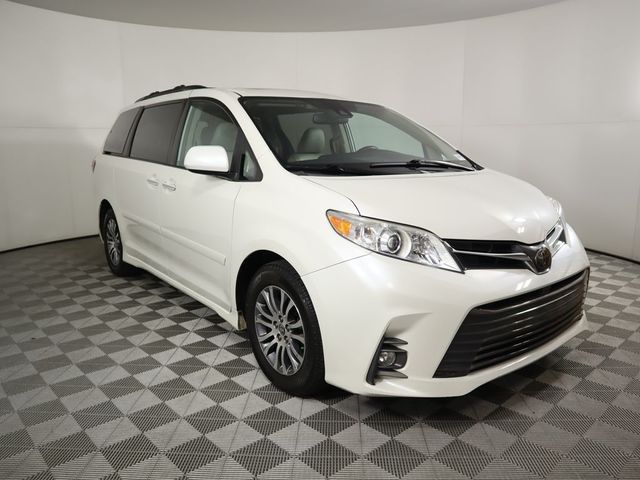 2020 Toyota Sienna XLE