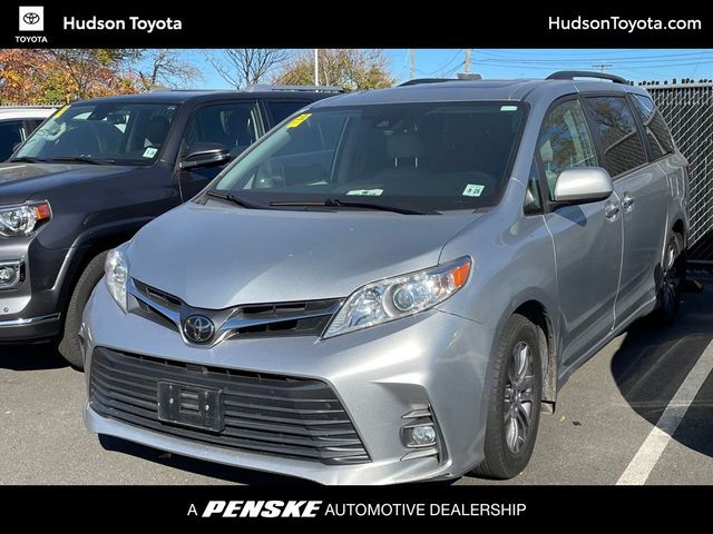 2020 Toyota Sienna XLE