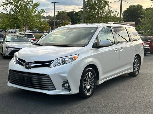 2020 Toyota Sienna XLE