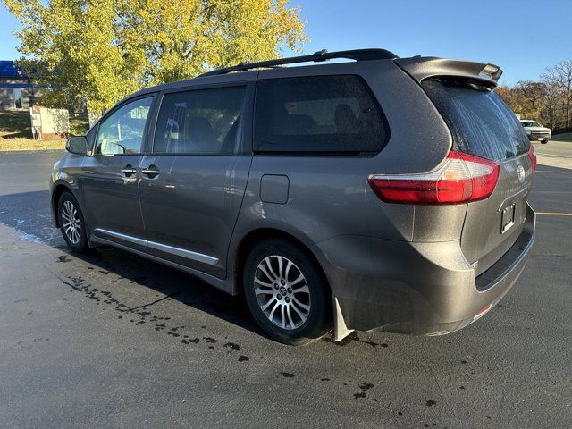 2020 Toyota Sienna XLE