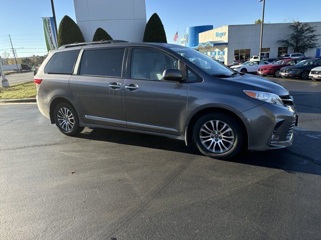 2020 Toyota Sienna XLE