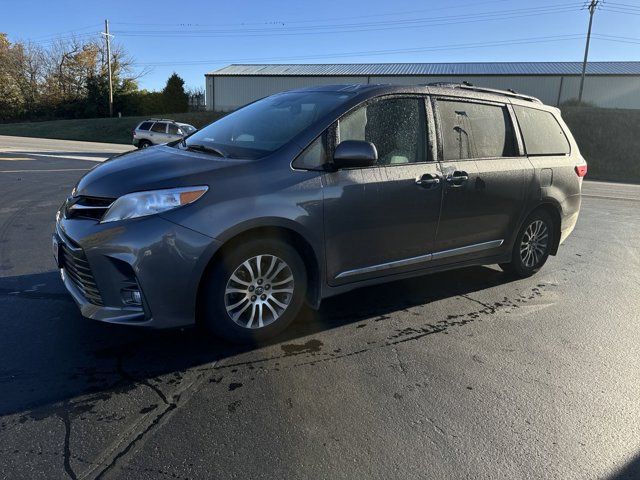 2020 Toyota Sienna XLE