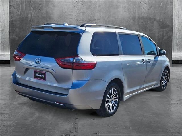 2020 Toyota Sienna XLE