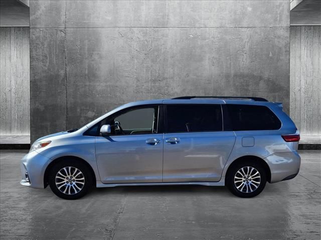 2020 Toyota Sienna XLE