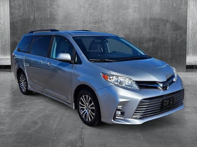 2020 Toyota Sienna XLE