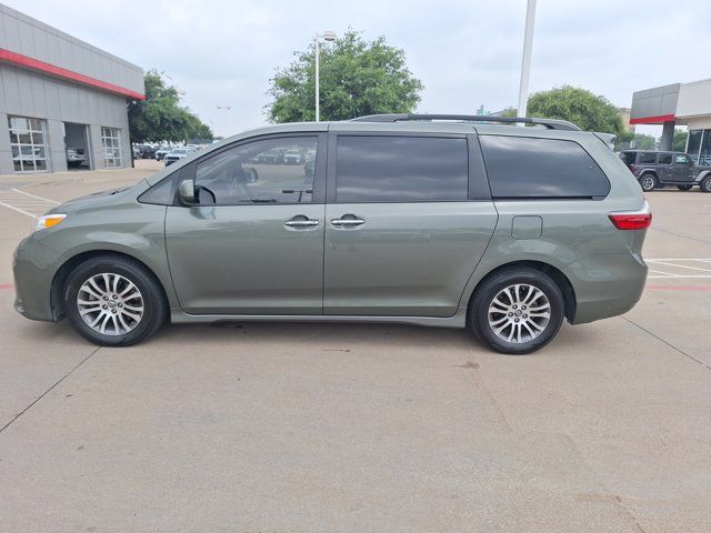 2020 Toyota Sienna XLE