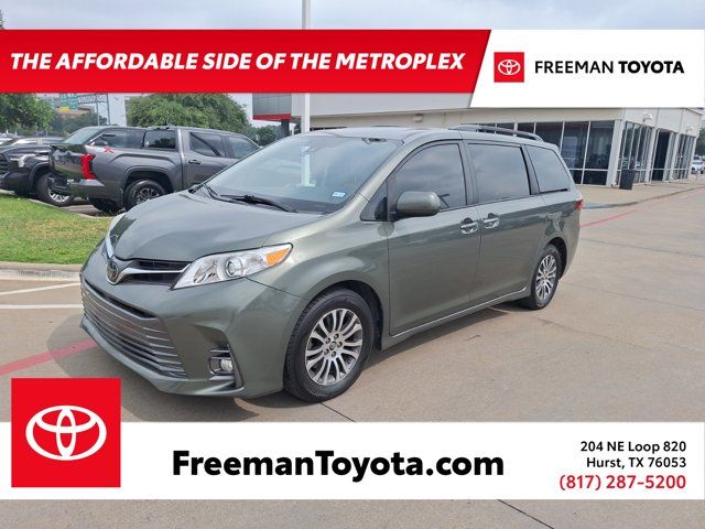 2020 Toyota Sienna XLE