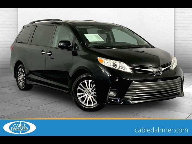 2020 Toyota Sienna XLE