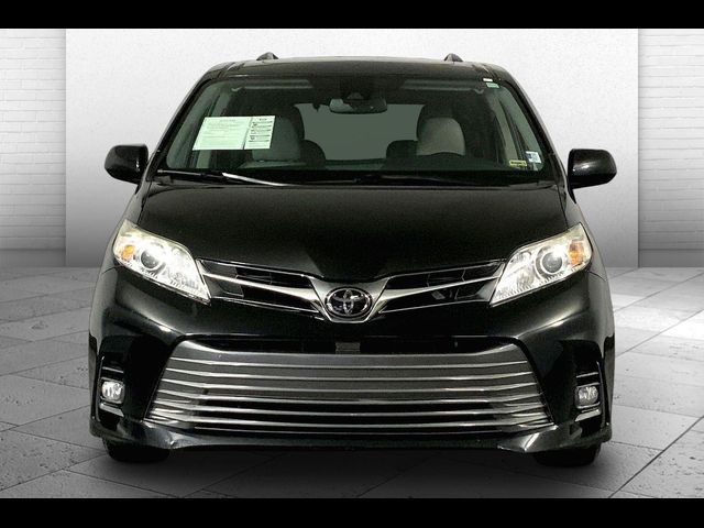 2020 Toyota Sienna XLE