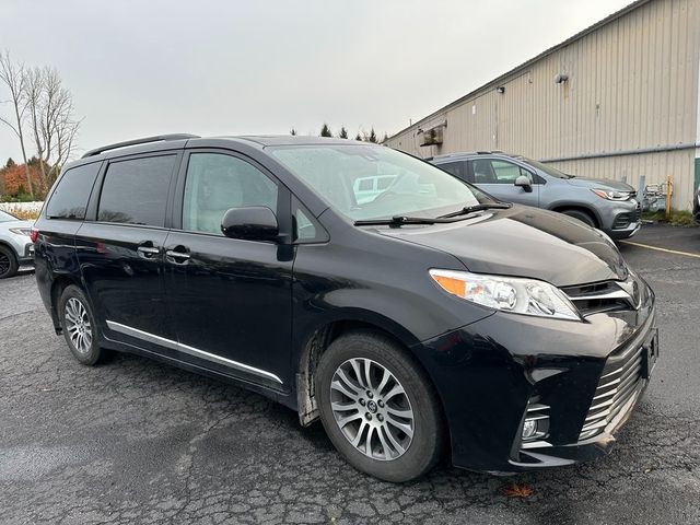 2020 Toyota Sienna XLE