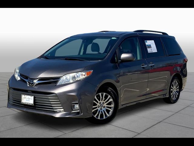 2020 Toyota Sienna XLE