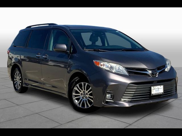 2020 Toyota Sienna XLE