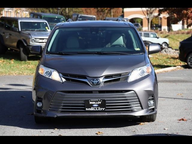 2020 Toyota Sienna XLE