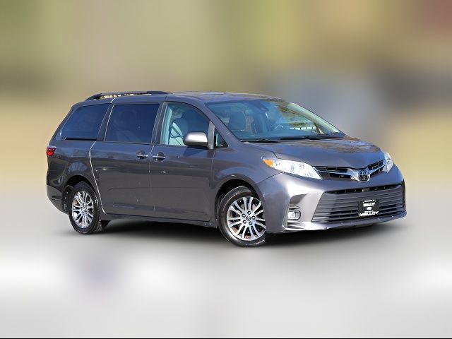 2020 Toyota Sienna XLE