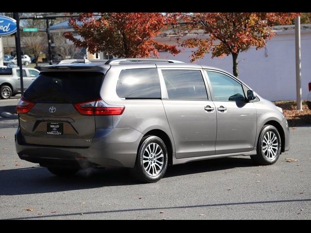 2020 Toyota Sienna XLE