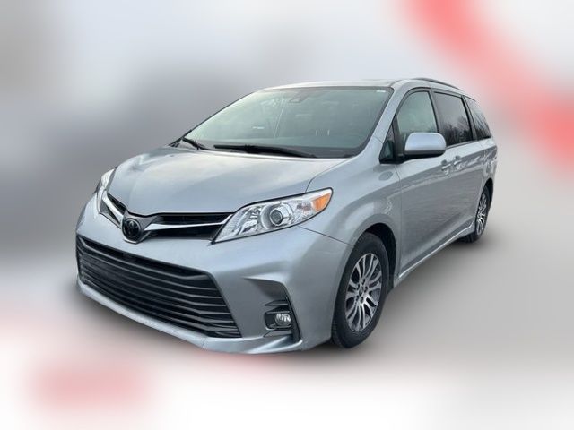 2020 Toyota Sienna XLE