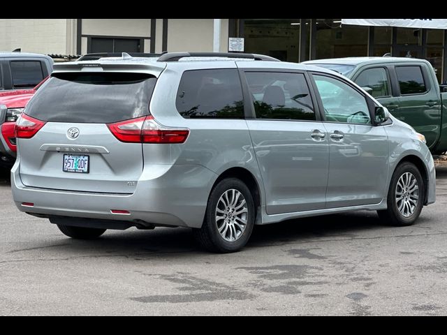 2020 Toyota Sienna XLE