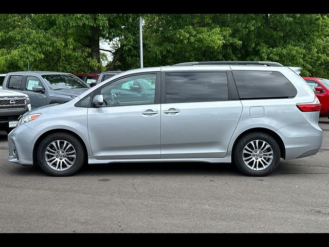 2020 Toyota Sienna XLE