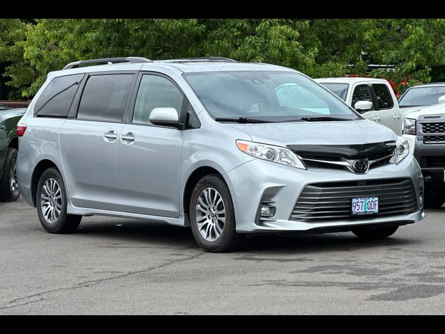 2020 Toyota Sienna XLE