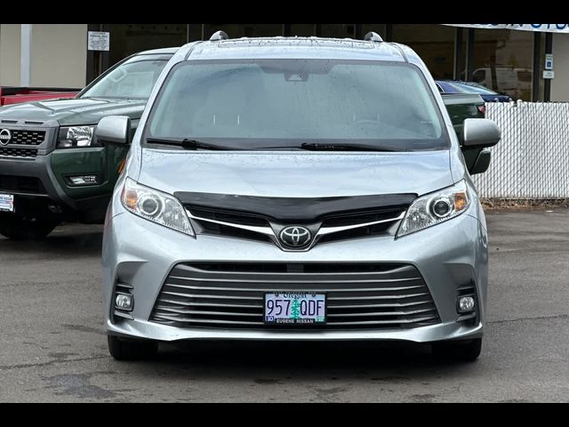 2020 Toyota Sienna XLE