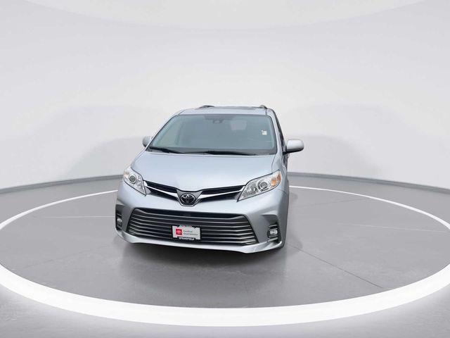 2020 Toyota Sienna XLE